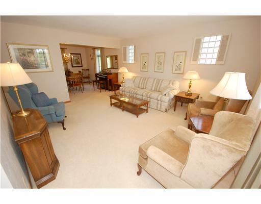 529 Upper Road Upper St. Clair, PA 15228 - Photo 3 of 15 Living Room.