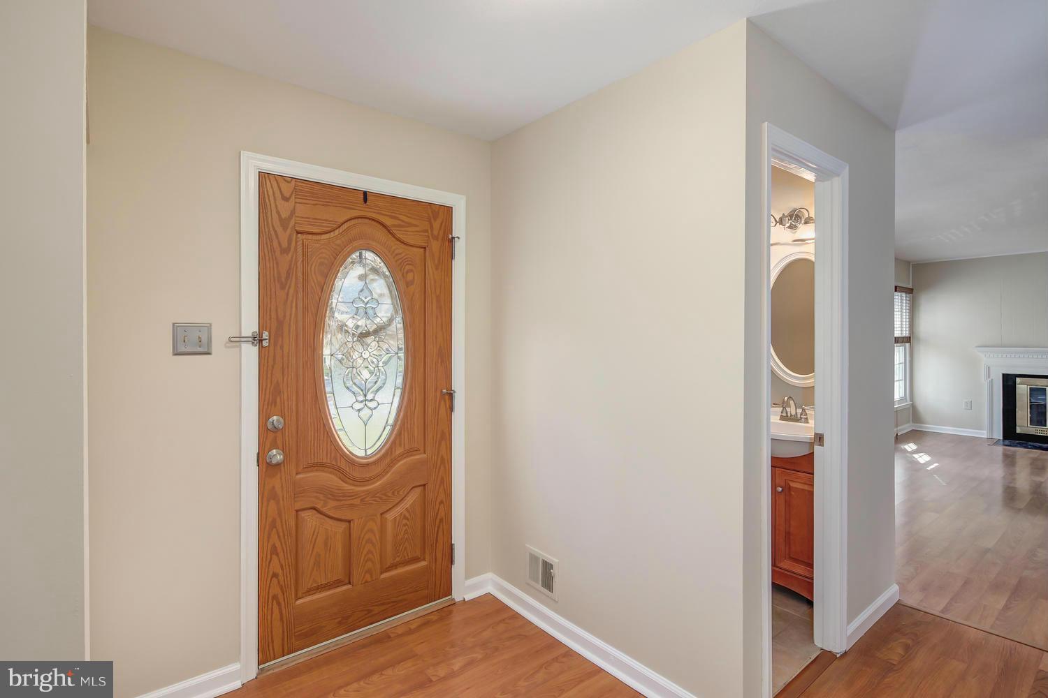 2308 Ballycairne Court Reston, VA 20191 - Photo 2 of 29 Foyer
