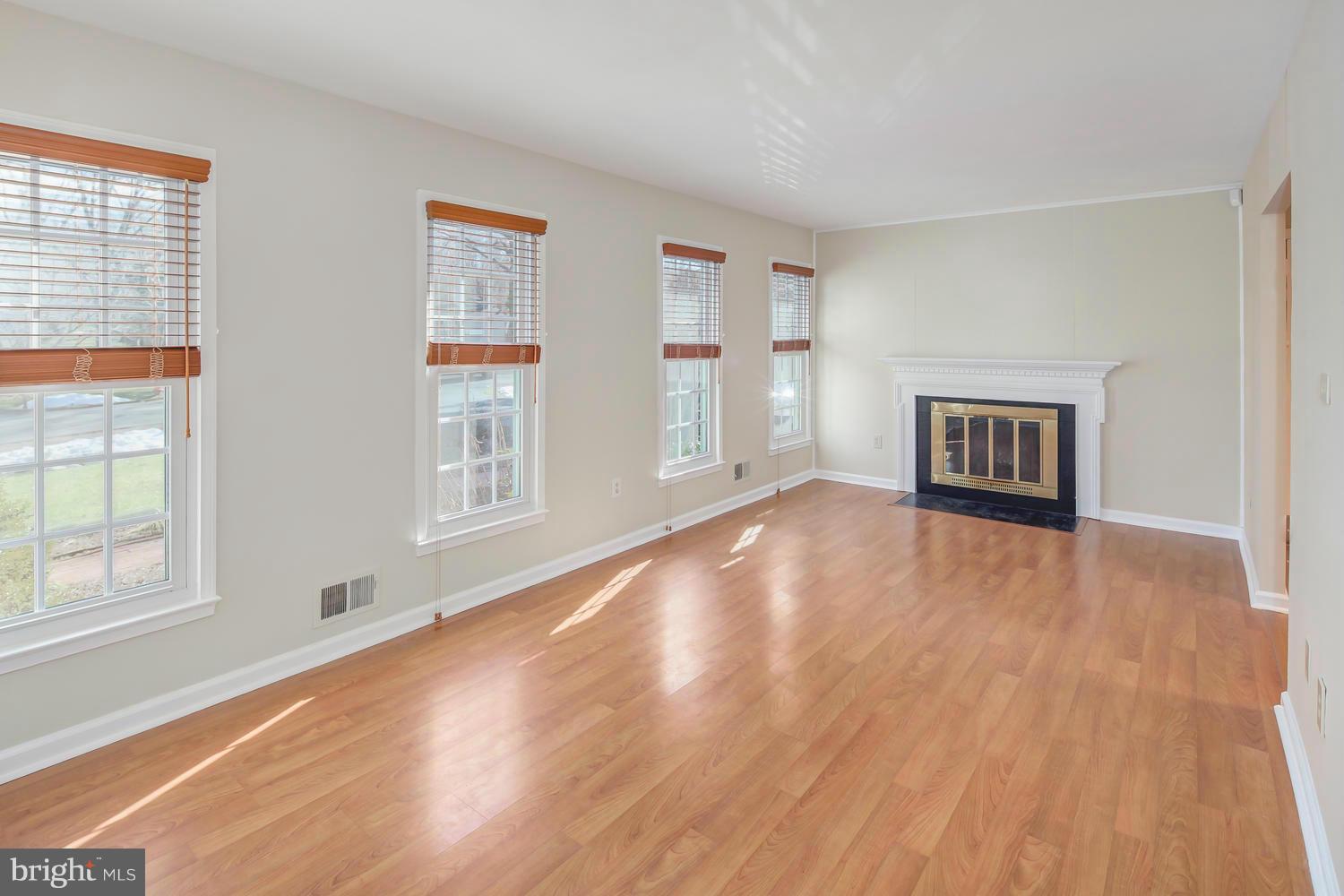 2308 Ballycairne Court Reston, VA 20191 - Photo 4 of 29 Kitchen
