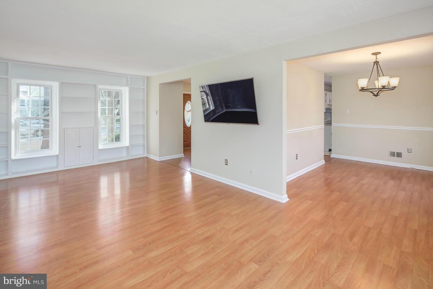 2308 Ballycairne Court Reston, VA 20191 - Photo 5 of 29 Family Room