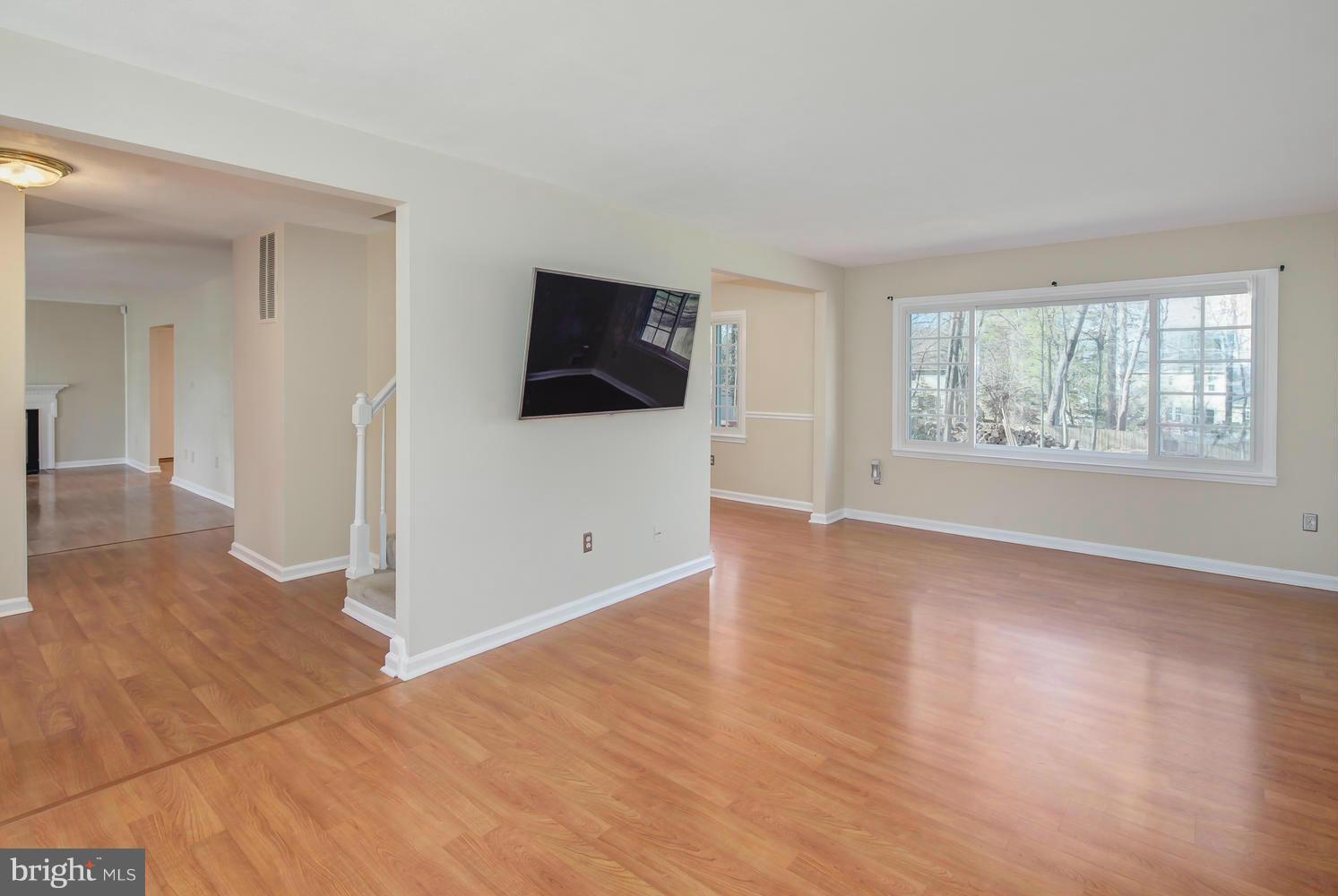 2308 Ballycairne Court Reston, VA 20191 - Photo 6 of 29 Family Room