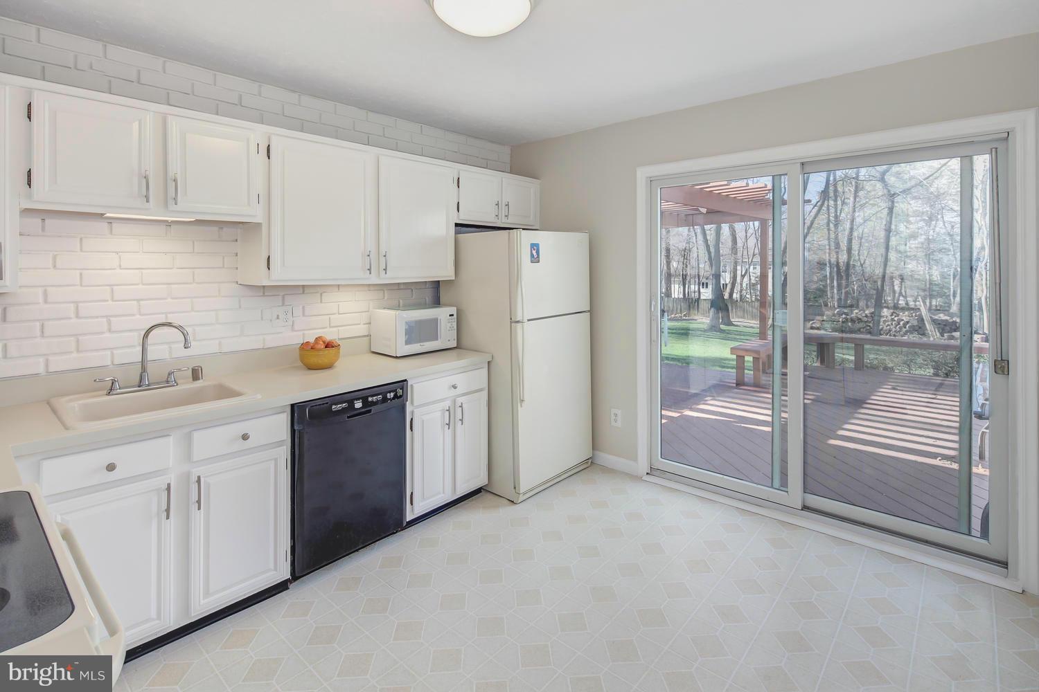 2308 Ballycairne Court Reston, VA 20191 - Photo 8 of 29 Kitchen