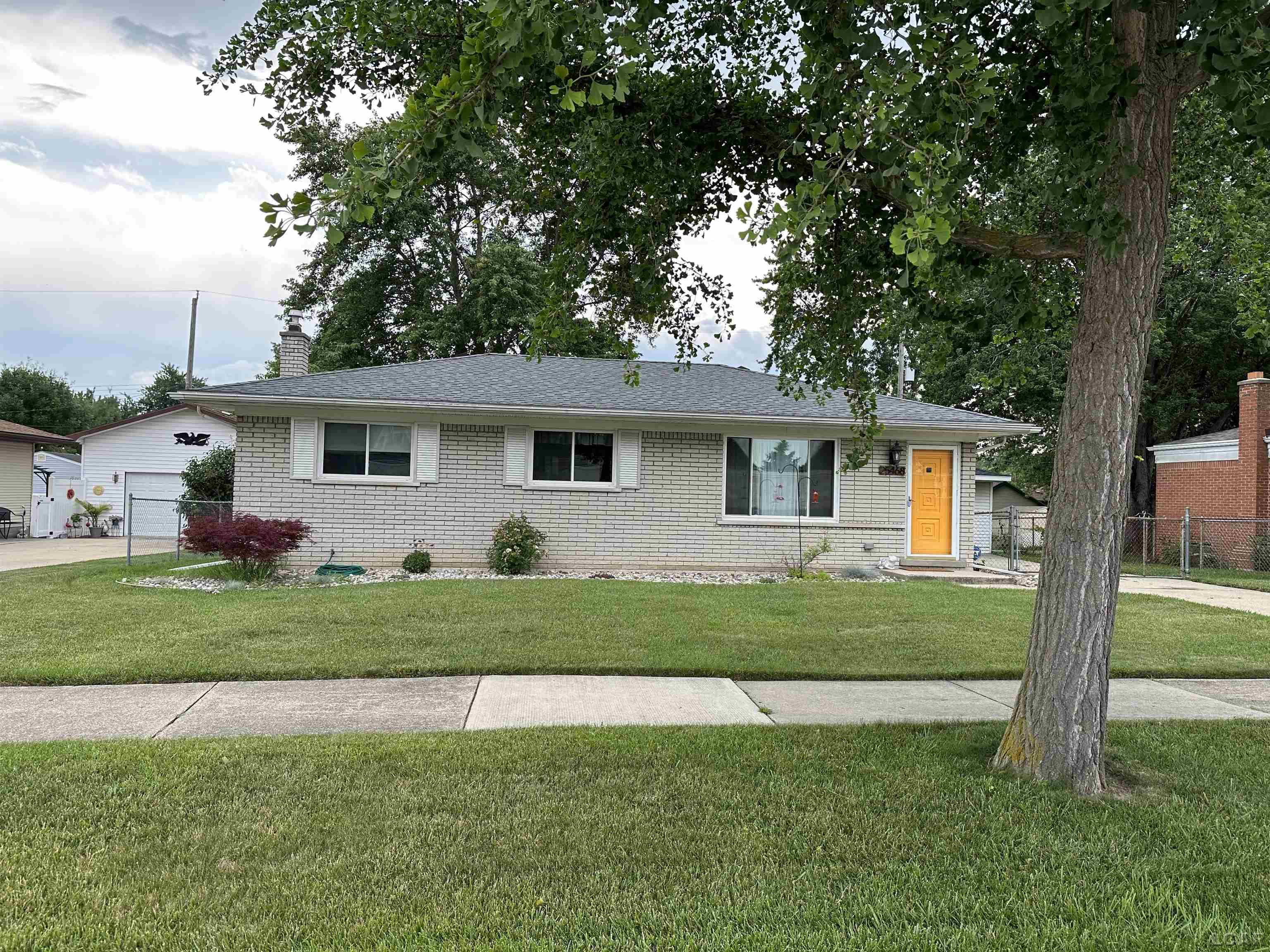 25468 Reeck Road Trenton, MI 48183 - Photo 1 of 49 50114961.JPG