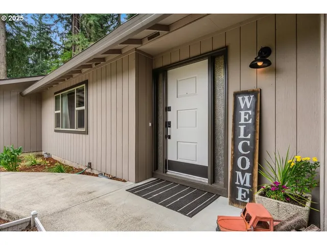 $650,000 | 15323 Southeast Fairoaks Avenue, Milwaukie, OR 97267