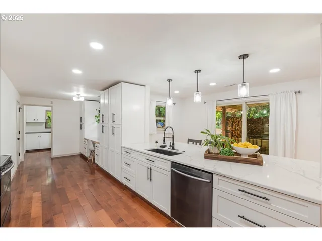 $650,000 | 15323 Southeast Fairoaks Avenue, Milwaukie, OR 97267