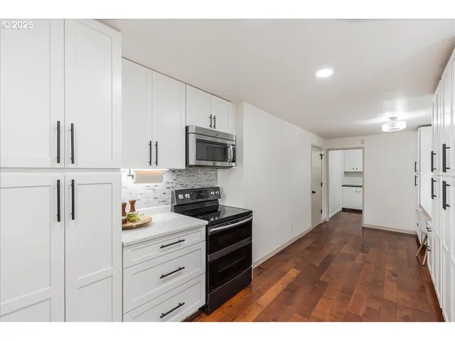 $650,000 | 15323 Southeast Fairoaks Avenue, Milwaukie, OR 97267