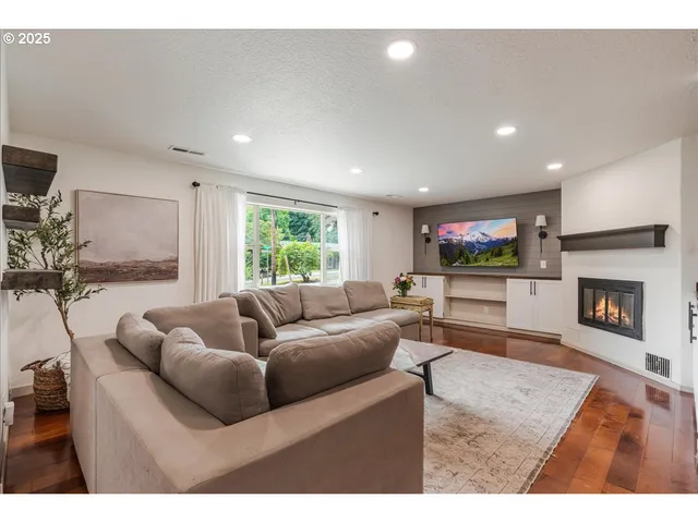 $650,000 | 15323 Southeast Fairoaks Avenue, Milwaukie, OR 97267