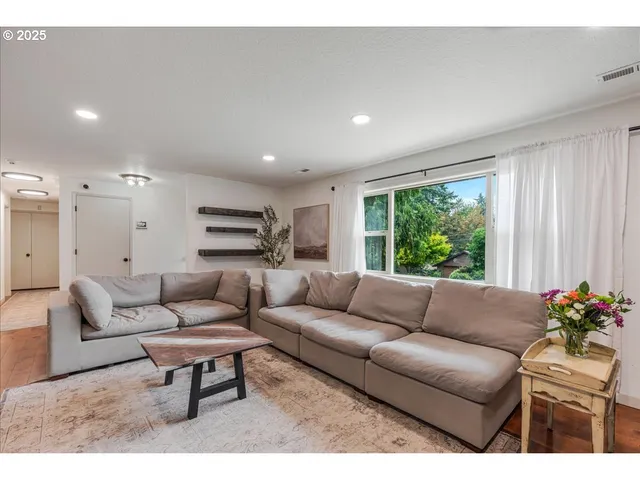 $650,000 | 15323 Southeast Fairoaks Avenue, Milwaukie, OR 97267