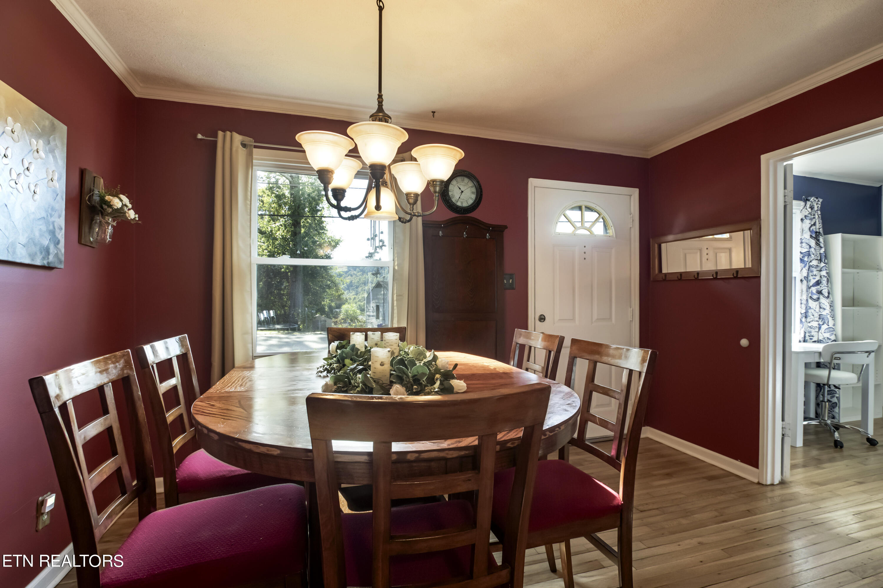 114 West Arrowwood Road Oak Ridge, TN 37830 - Photo 11 of 32 11_WArrowwoodRoad_114_Dining03