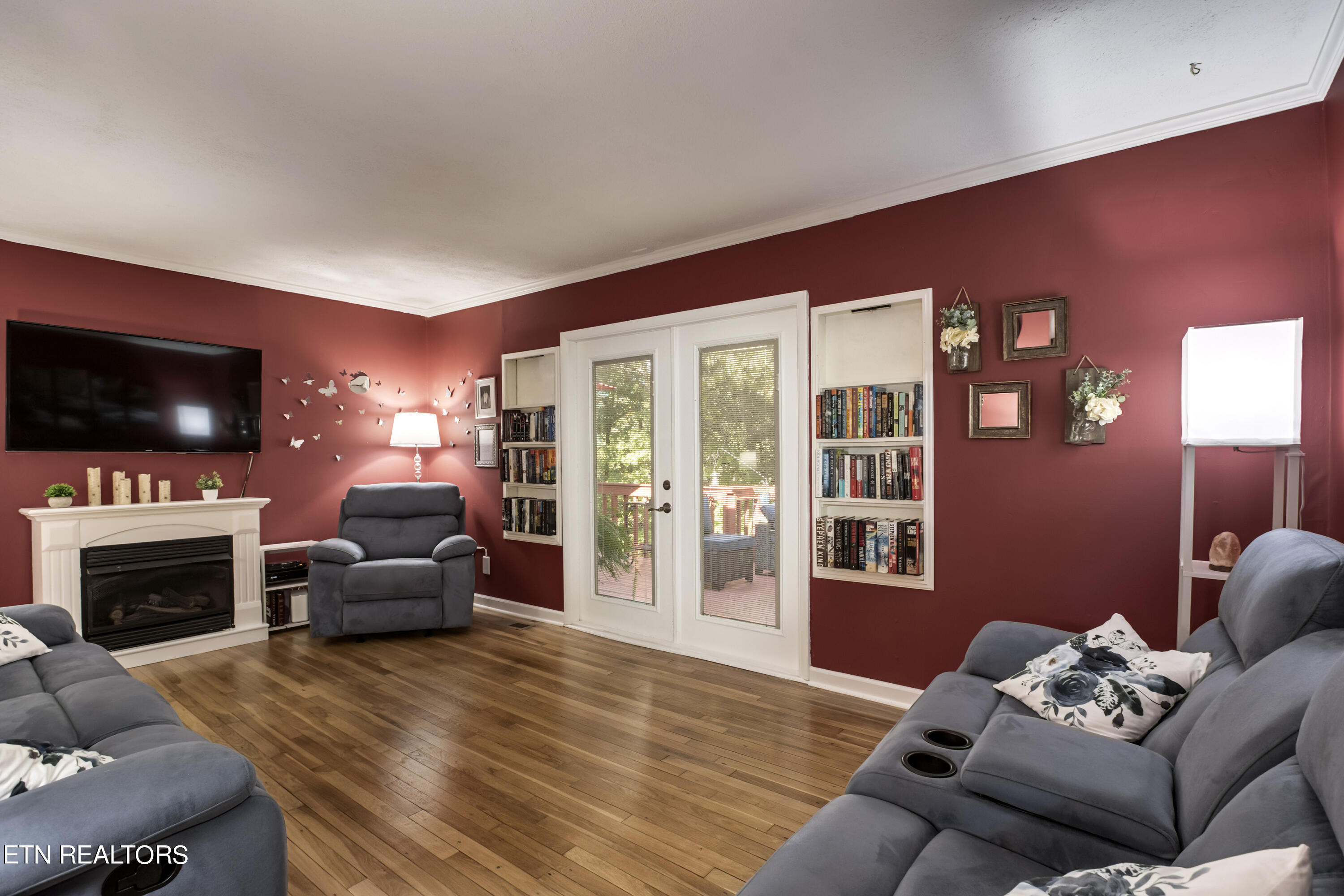 114 West Arrowwood Road Oak Ridge, TN 37830 - Photo 13 of 32 13_WArrowwoodRoad_114_Living01