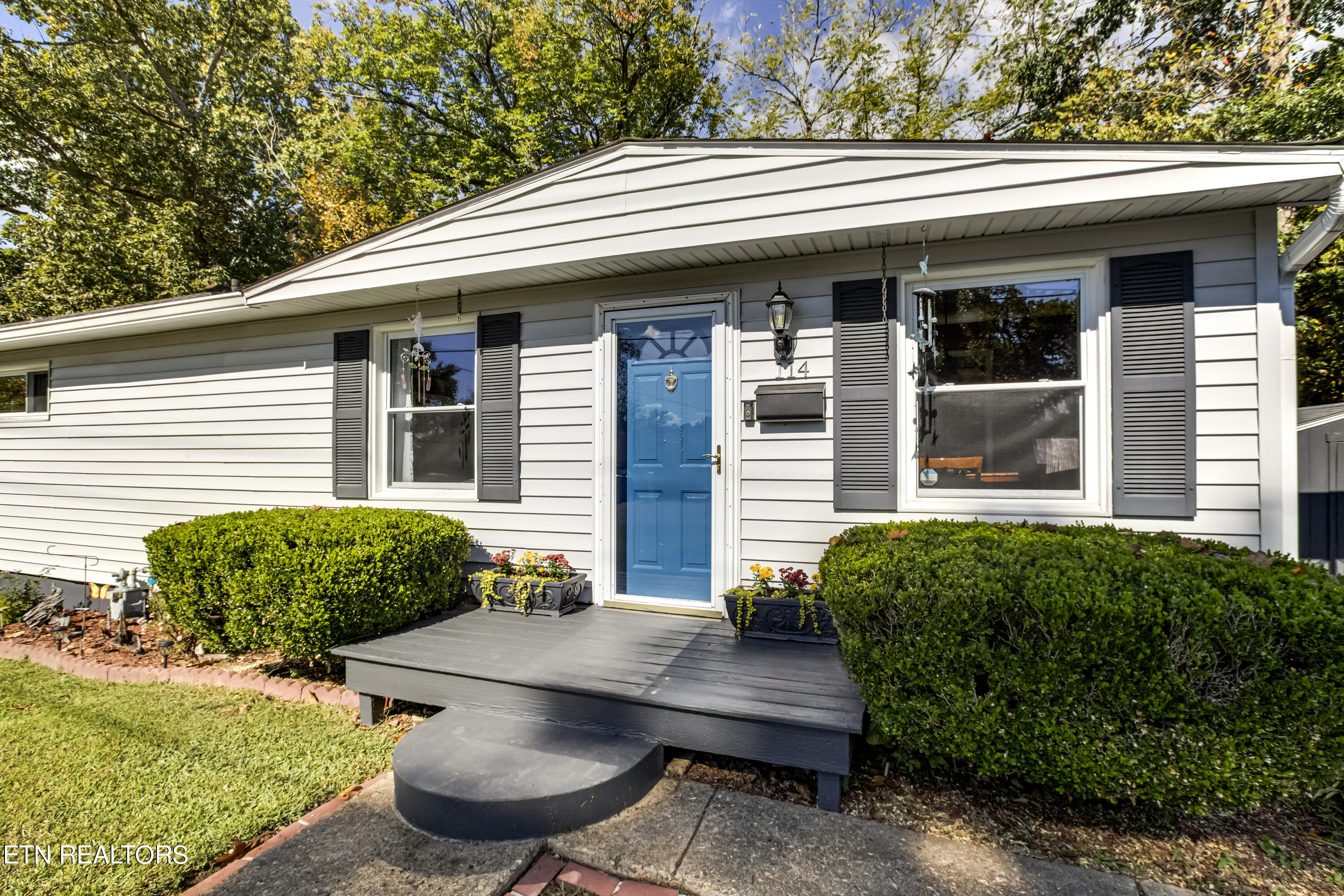 114 West Arrowwood Road Oak Ridge, TN 37830 - Photo 2 of 32 02_WArrowwoodRoad_114_FrontEntry
