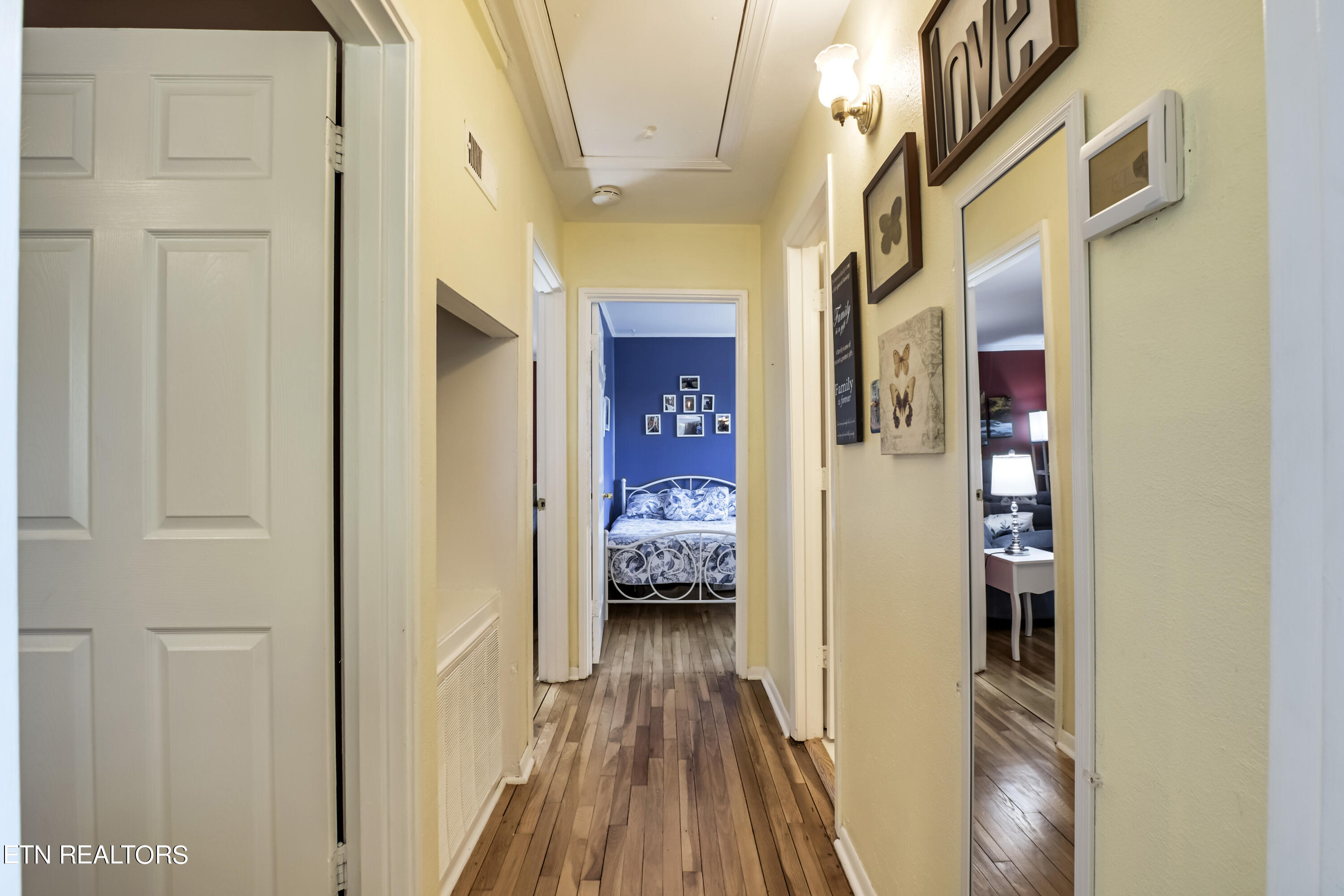 114 West Arrowwood Road Oak Ridge, TN 37830 - Photo 26 of 32 26_WArrowwoodRoad_114_Hall02