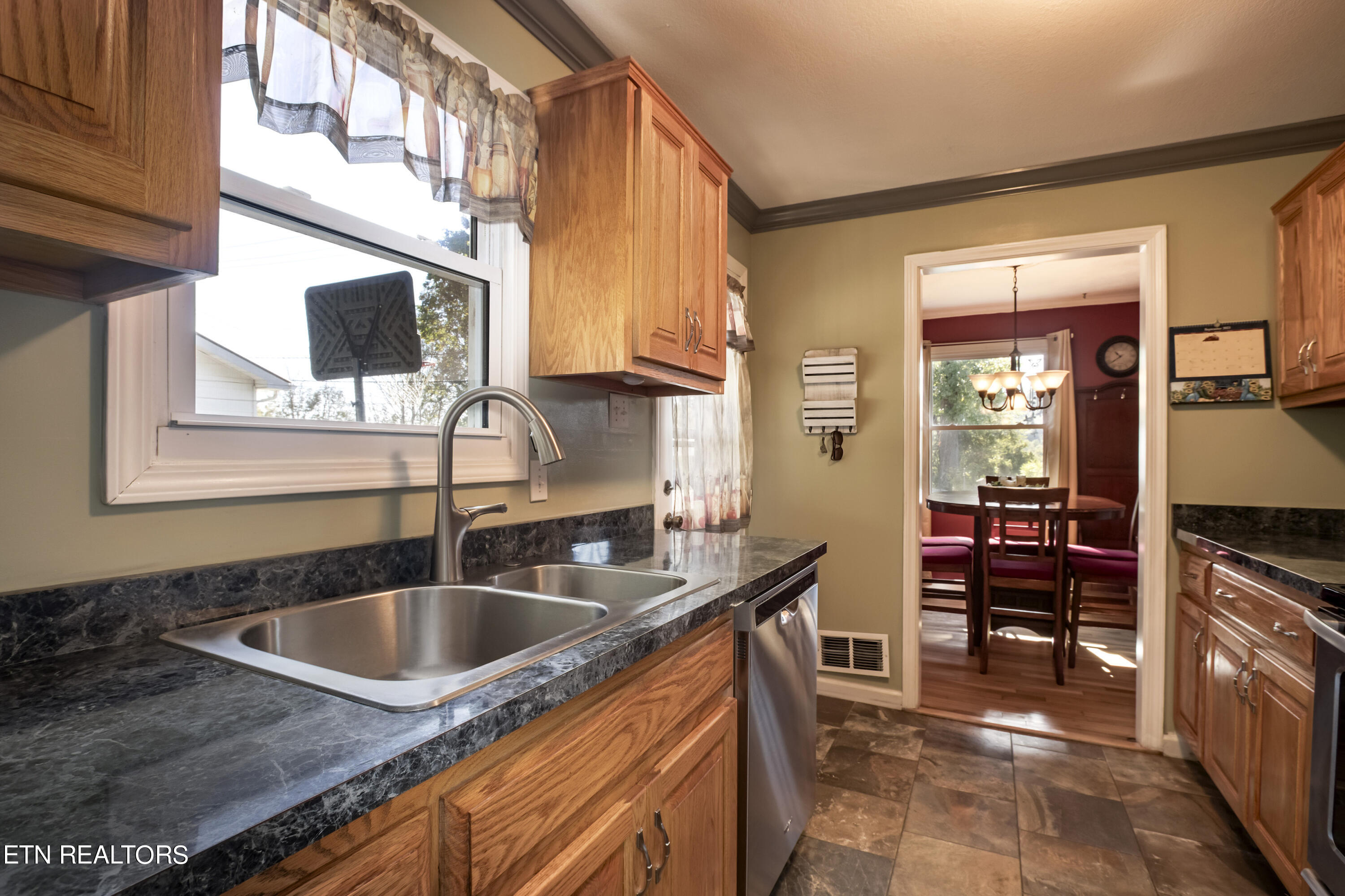114 West Arrowwood Road Oak Ridge, TN 37830 - Photo 10 of 32 10_WArrowwoodRoad_114_Kitchen03