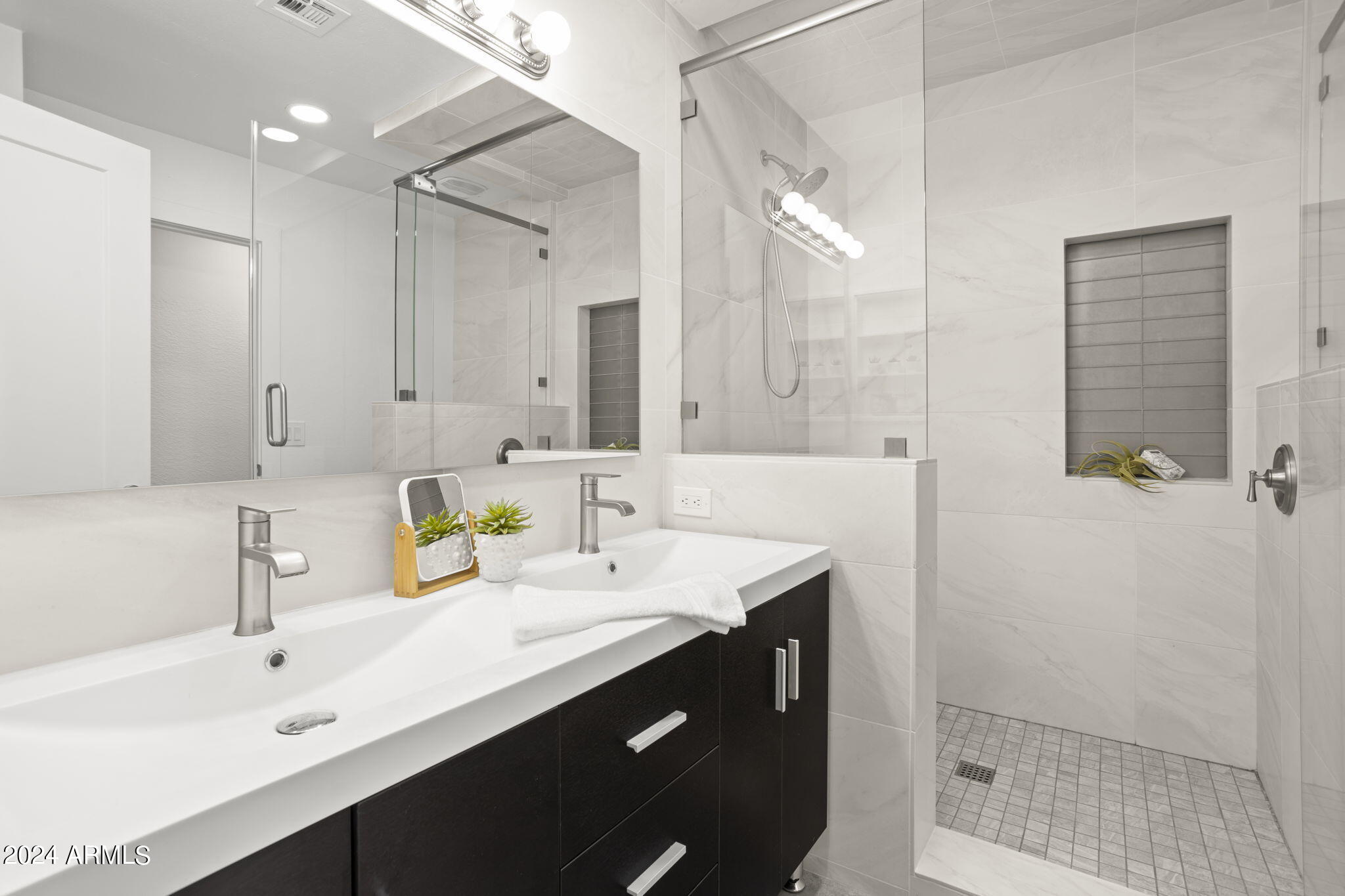 3136 North 38th Street, Unit 1 Phoenix, AZ 85018 - Photo 24 of 42 Extra large walk-in shower