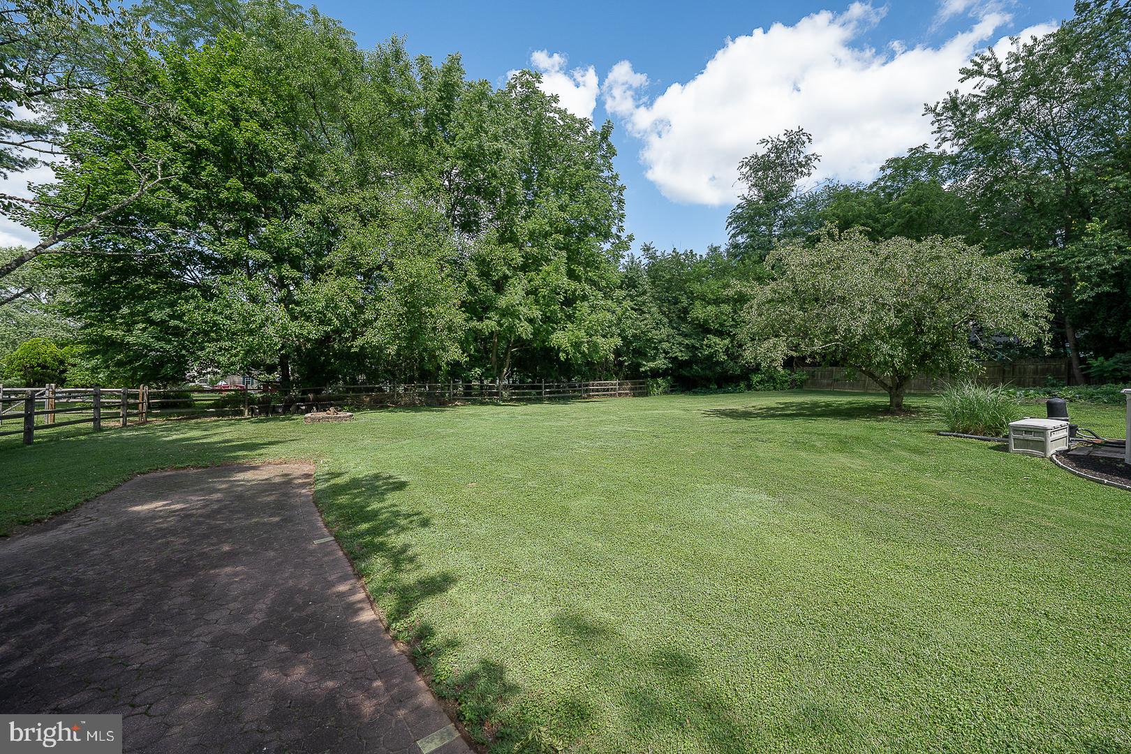 24 Brimfield Road Audubon, PA 19403 - Photo 24 of 33 spacious fenced in yard