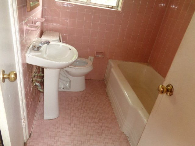 2557 Wheeless Road Augusta, GA 30906 - Photo 5 of 6 BATH