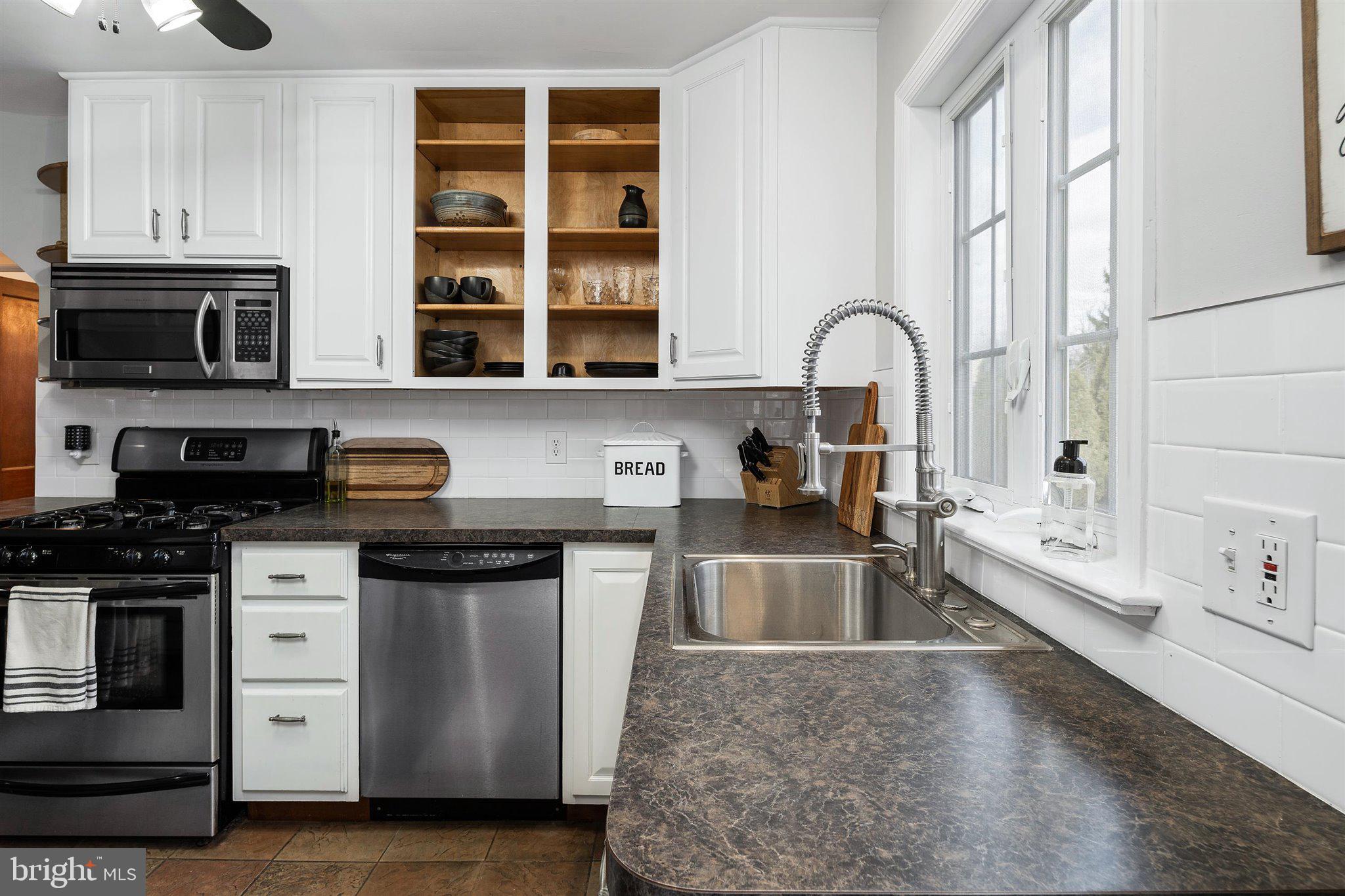 2586 Yardville Hamilton Square Road Hamilton, NJ 08690 - Photo 12 of 33 Gallery Image 12