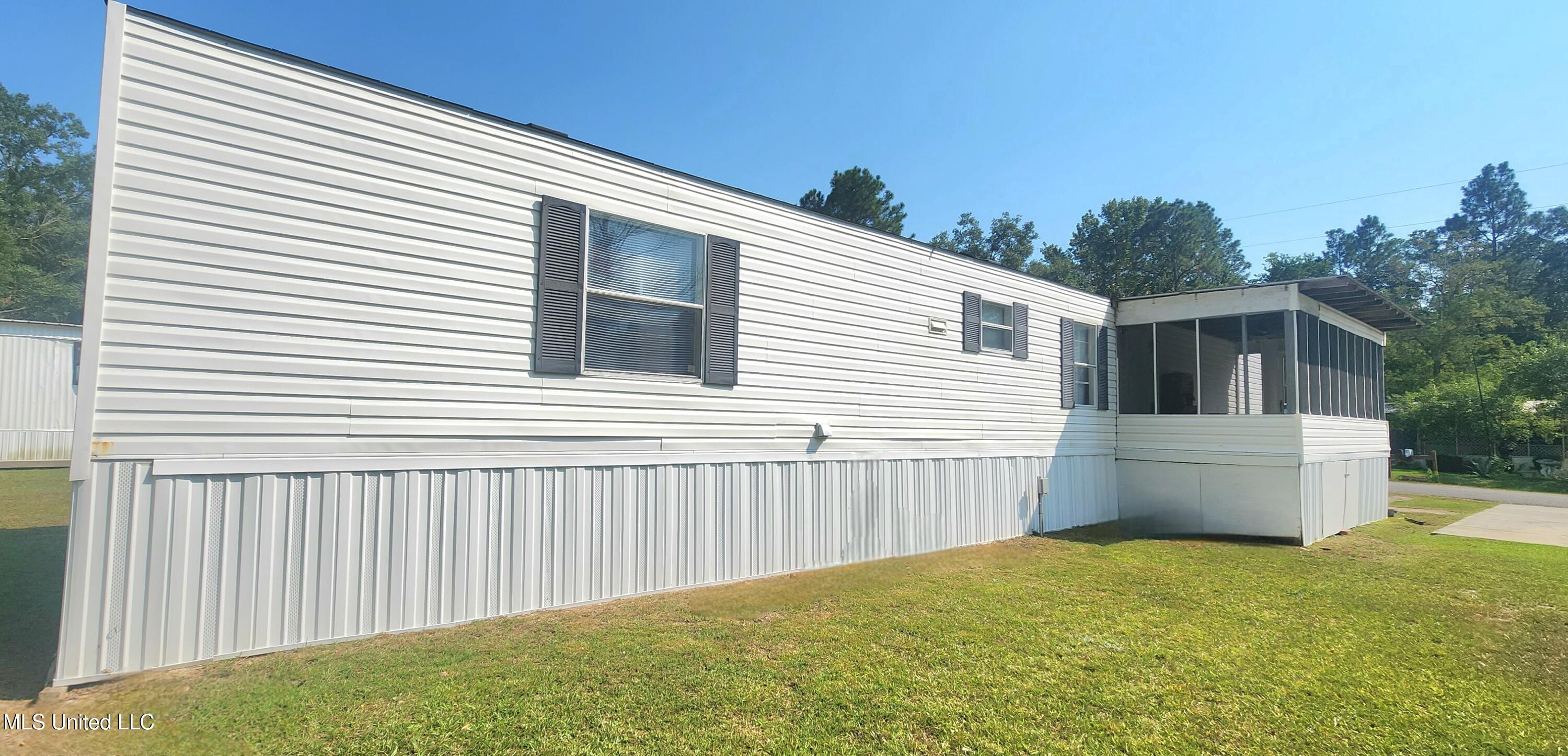 7828 Petunia Road Gautier, MS 39553 - Photo 4 of 21 20250920_150201