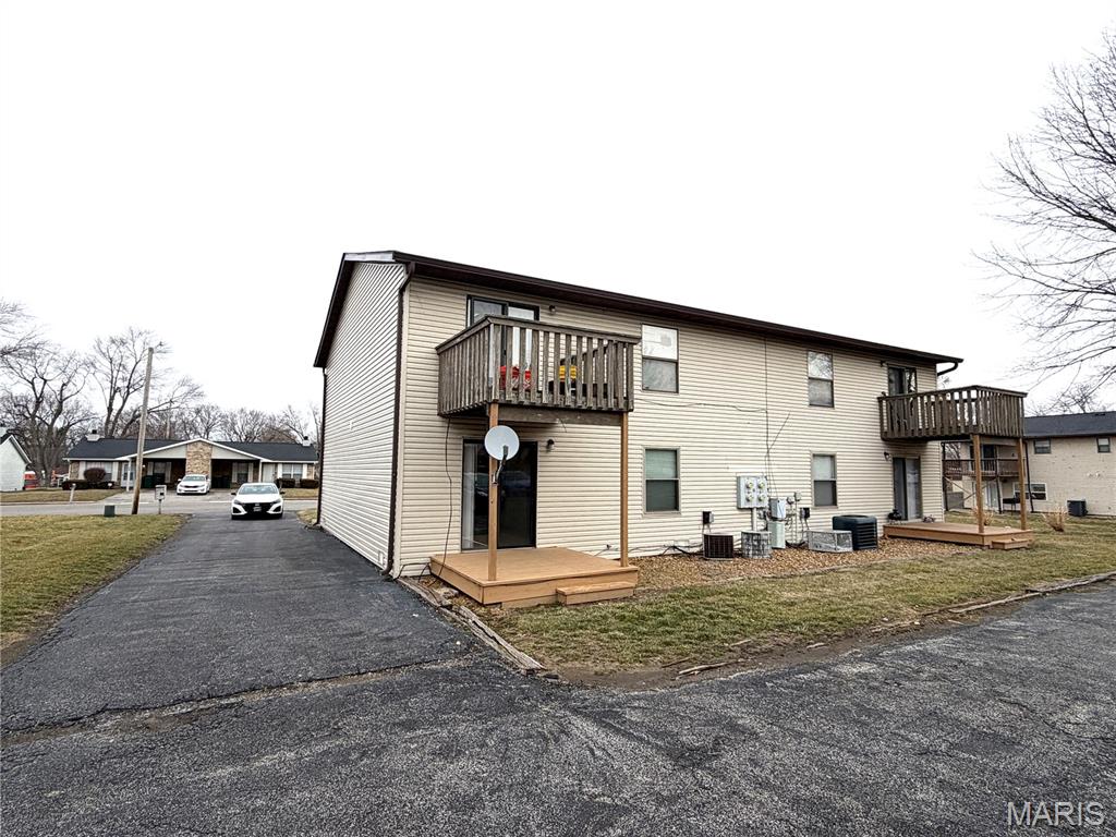 403 Nancy Drive O'Fallon, IL 62269 - Photo 2 of 17
