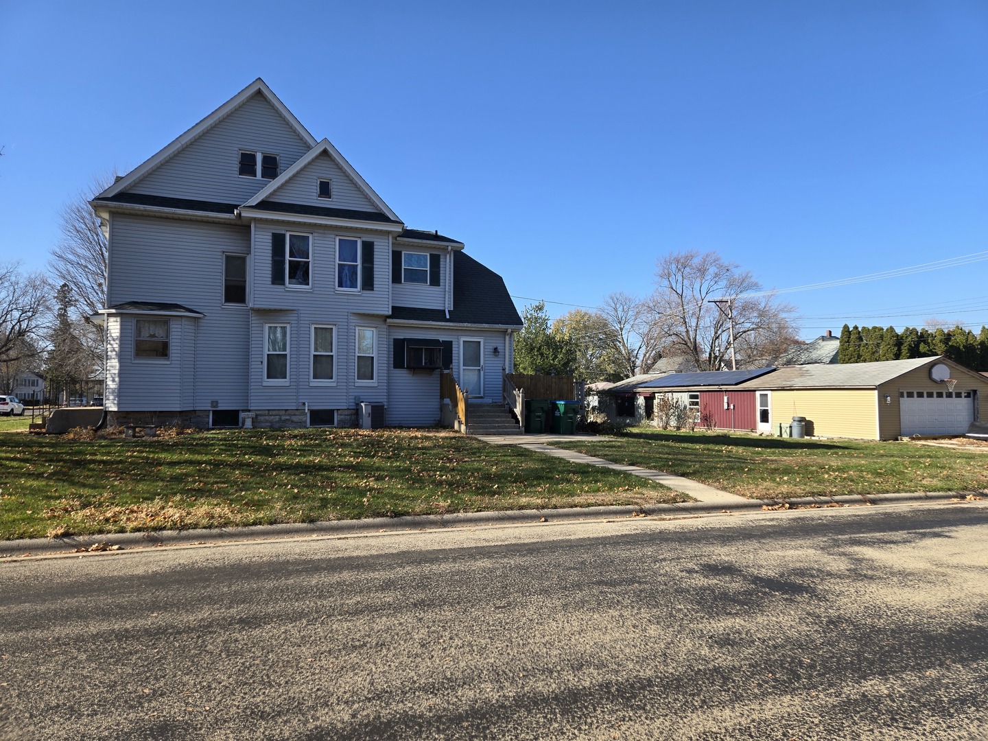 516 East Buffalo Street Polo, IL 61064 - Photo 2 of 28 a front view of a house with a yard