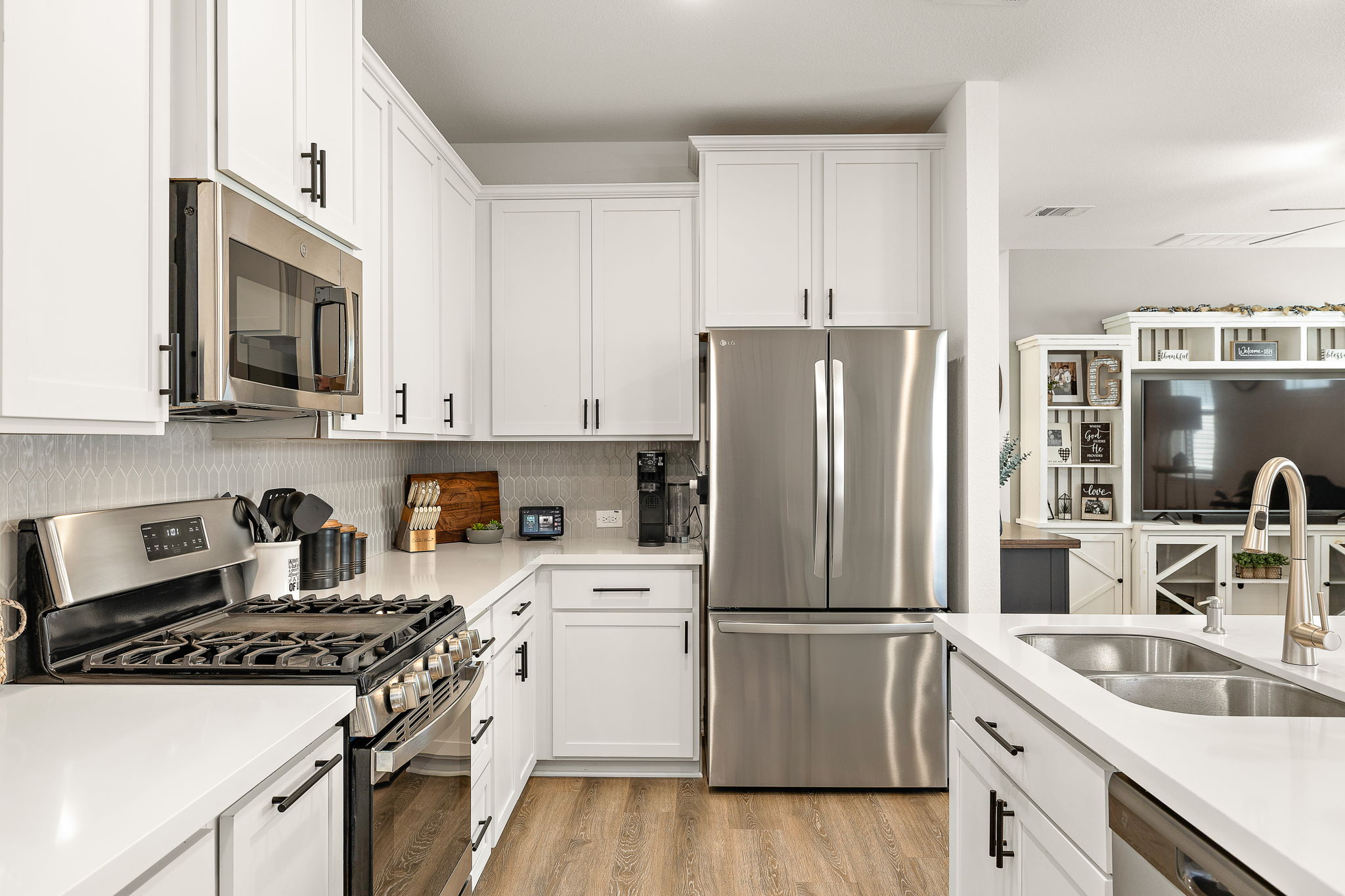 119 Watkinville Road Hutto, TX 78634 - Photo 7 of 32 Open kitchen concept with stainless appliances.