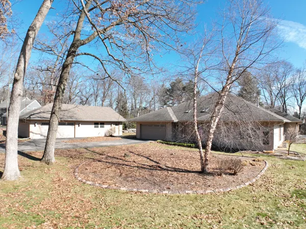 $899,900 | W307N6992 Club Circle East, Merton, WI 53029