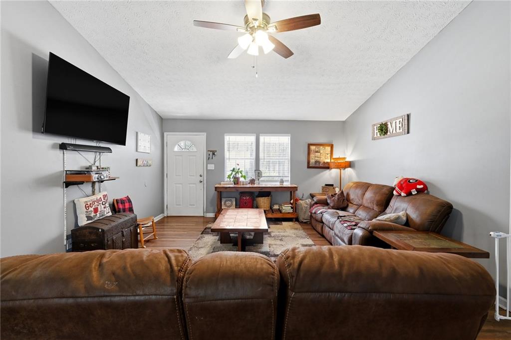 328 Highland Estates Commerce, GA 30529 - Photo 4 of 23