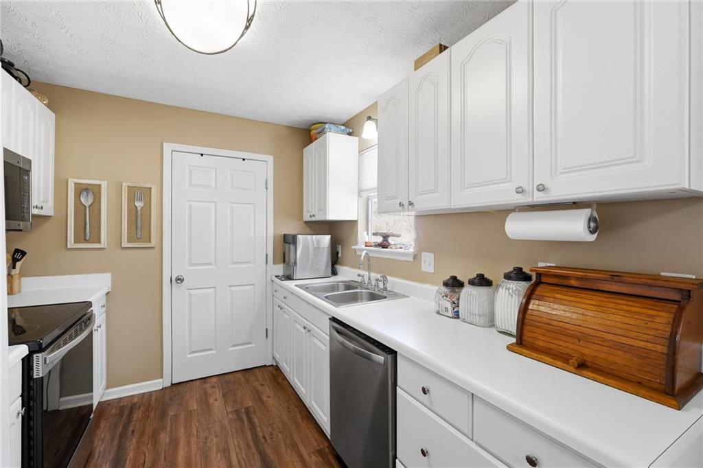 328 Highland Estates Commerce, GA 30529 - Photo 8 of 23