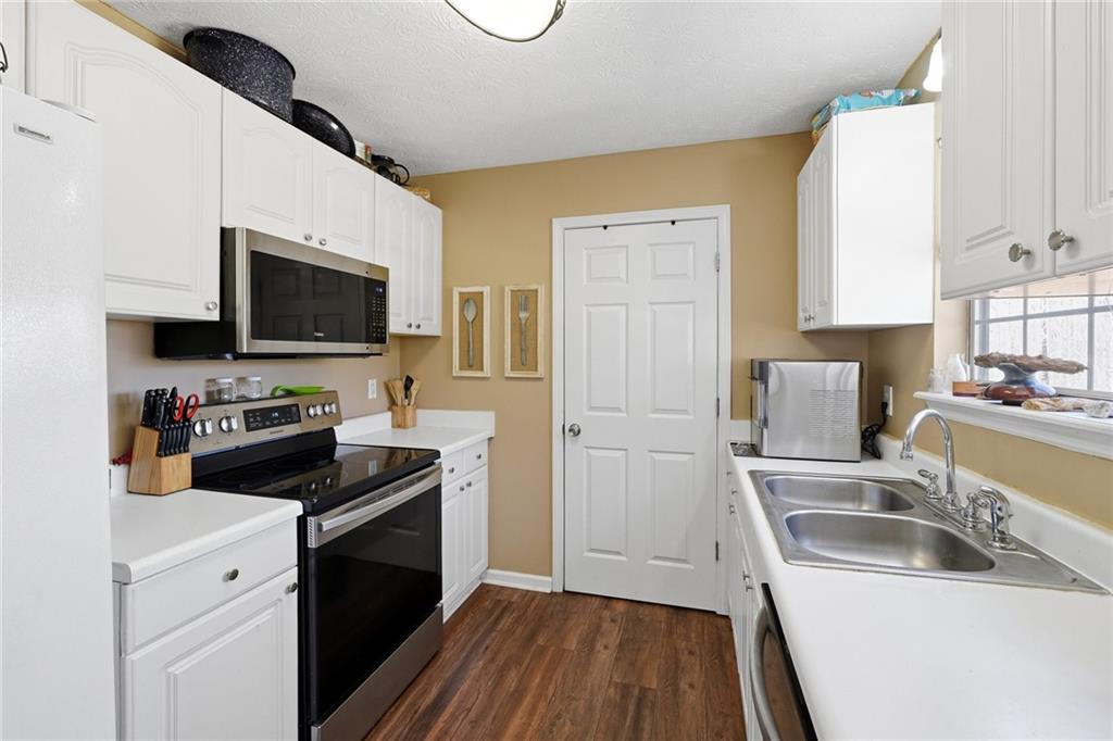 328 Highland Estates Commerce, GA 30529 - Photo 9 of 23