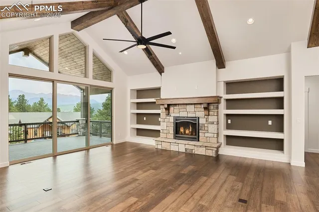 a view of a livingroom with a ceiling fan window and a fireplace