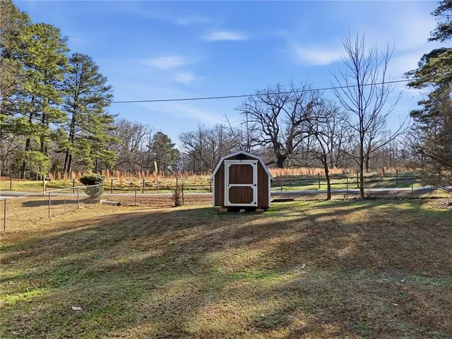 a view of a yard with a house