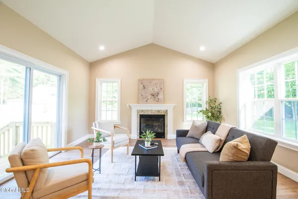 $599,900 | 6 Stillwood Lane, South Glens Falls, NY 12803