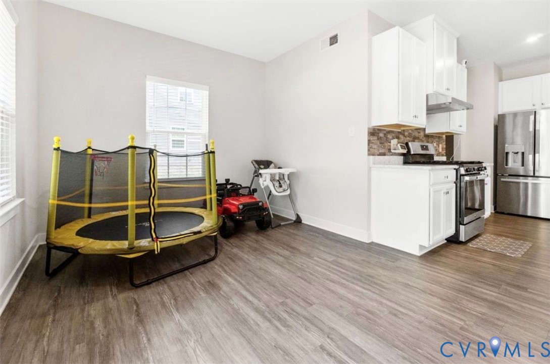 16043 Cambria Cove Boulevard Midlothian, VA 23112 - Photo 9 of 44 a room with wooden floor and a sink