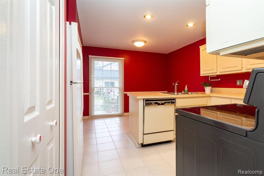1439 Lantern Lane Rochester Hills, MI 48306 - Photo 13 of 39