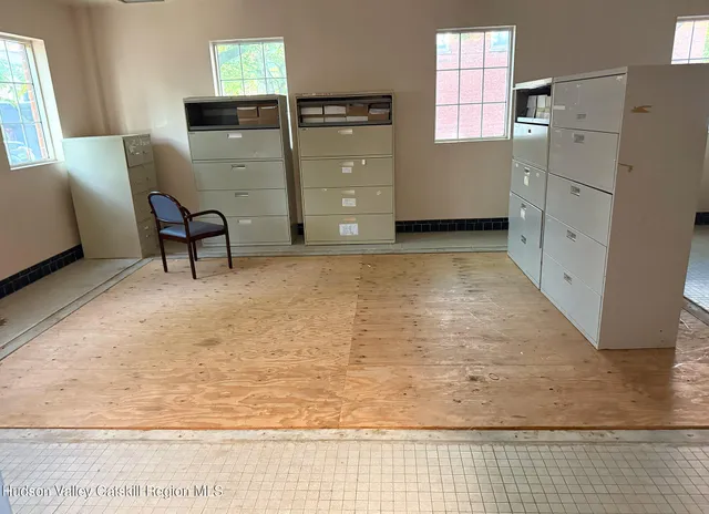 a view of a livingroom with furniture