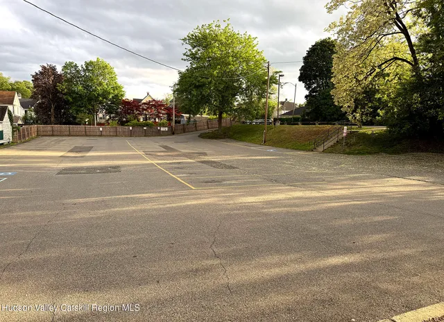 a view of a tennis court