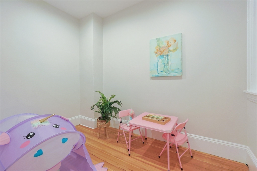 28 Inman Street, Unit 4 Cambridge, MA 02139 - Photo 28 of 32 a room with a table and a potted plant