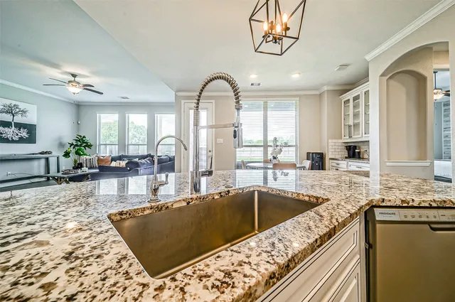 $3,450 | 9507 Carson Lane, Rosharon, TX 77583