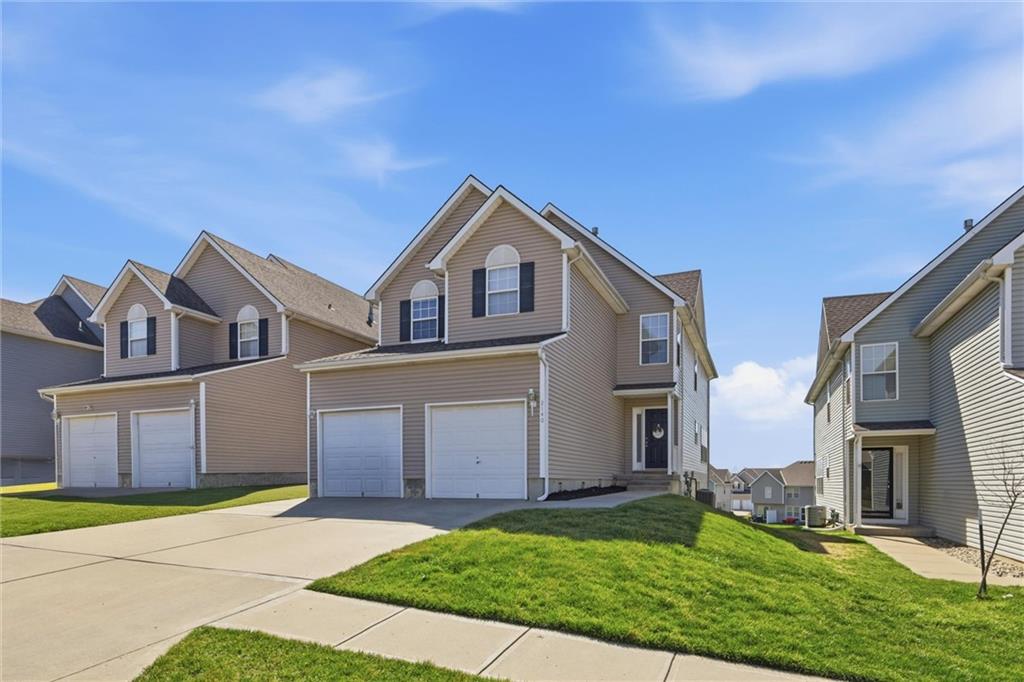 2140 Southwest Gooseberry Lane Lee's Summit, MO 64082 - Photo 3 of 32