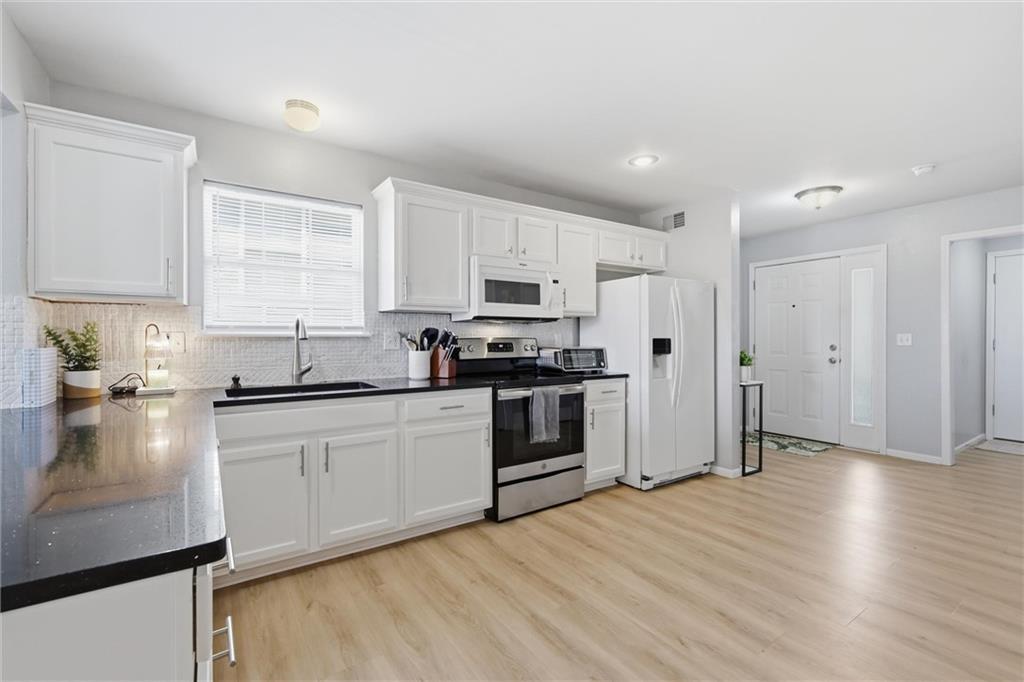 2140 Southwest Gooseberry Lane Lee's Summit, MO 64082 - Photo 6 of 32