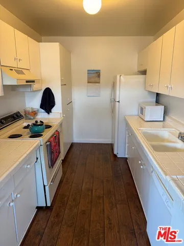 $324,999 | 5400 Newcastle Avenue, Unit 50, Encino, CA 91316