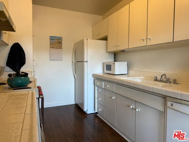 $324,999 | 5400 Newcastle Avenue, Unit 50, Encino, CA 91316