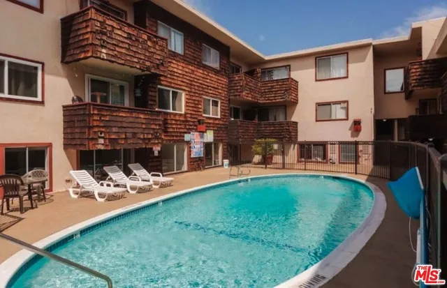 $324,999 | 5400 Newcastle Avenue, Unit 50, Encino, CA 91316