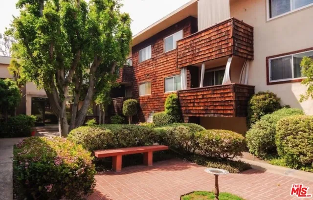 $324,999 | 5400 Newcastle Avenue, Unit 50, Encino, CA 91316