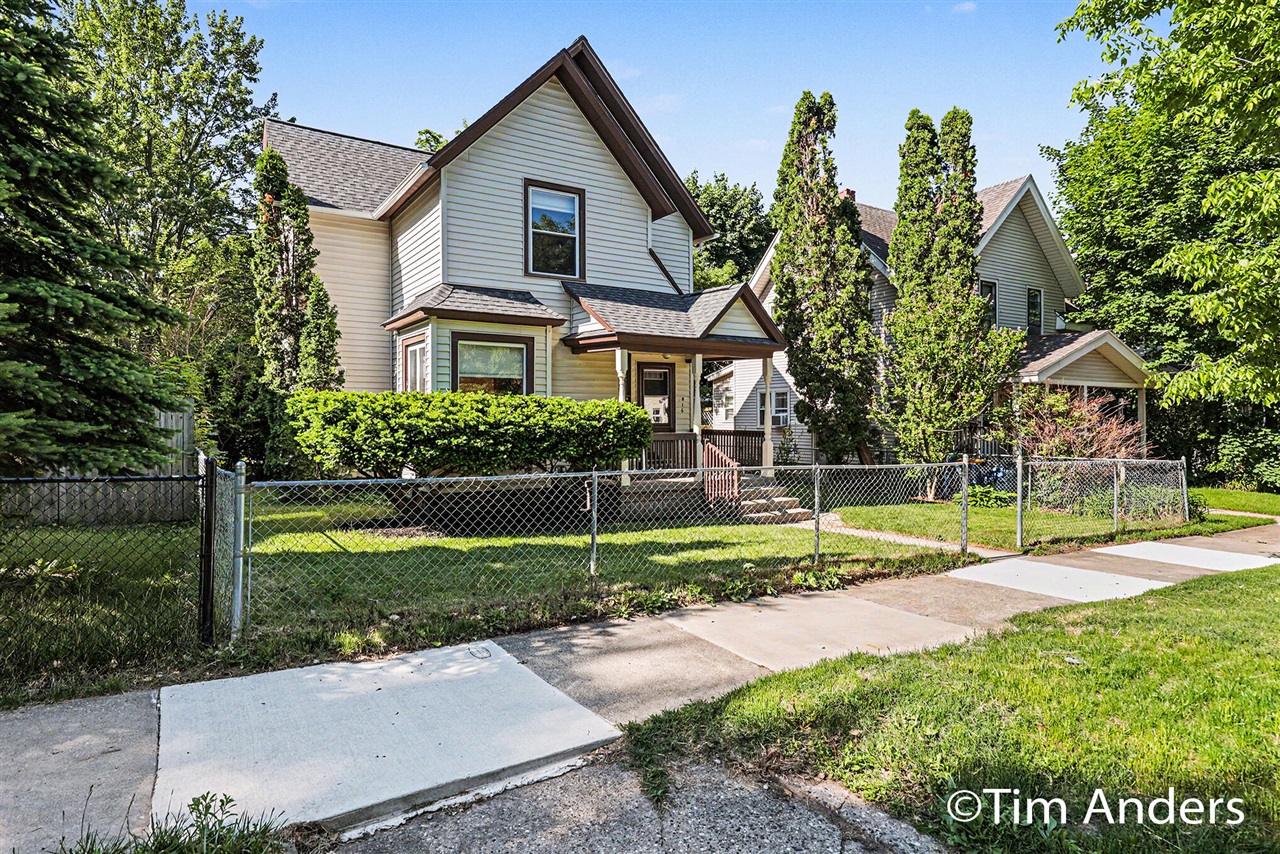 816 Innes Street Northeast Grand Rapids, MI 49503 - Photo 3 of 24