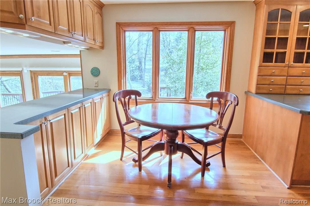 638 Overbrook Road Bloomfield Hills, MI 48302 - Photo 7 of 41 Breakfast_Nook.jpg