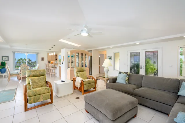 $2,500,000 | 78-6871 Kuhinanui Street, Kailua-Kona, HI 96740