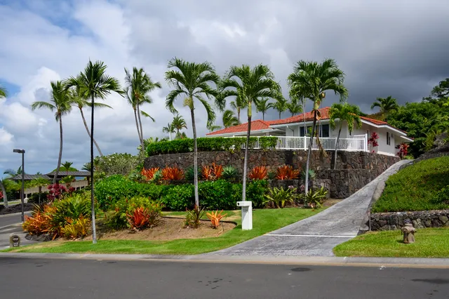 $2,500,000 | 78-6871 Kuhinanui Street, Kailua-Kona, HI 96740