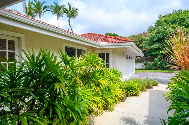 $2,500,000 | 78-6871 Kuhinanui Street, Kailua-Kona, HI 96740