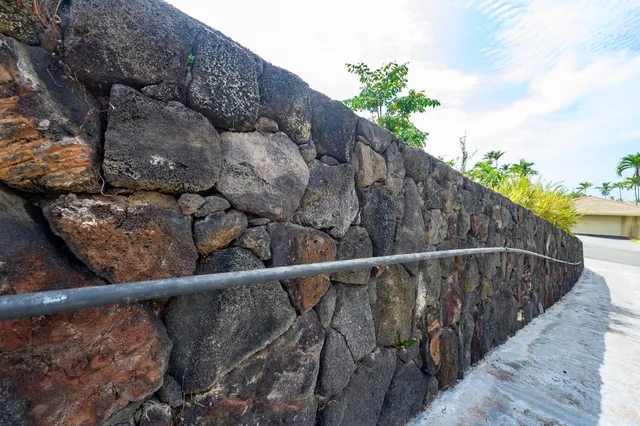 $2,500,000 | 78-6871 Kuhinanui Street, Kailua-Kona, HI 96740